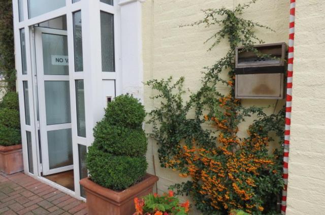 Hunters Lodge Guest House Southampton Exteriör bild